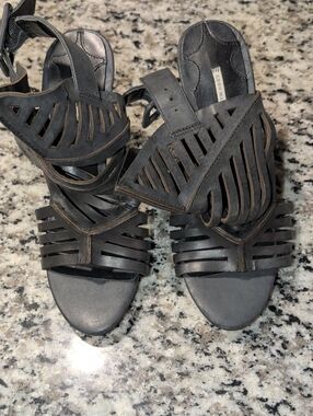 Leon Max Black Cutout Leather Heeled Sandals